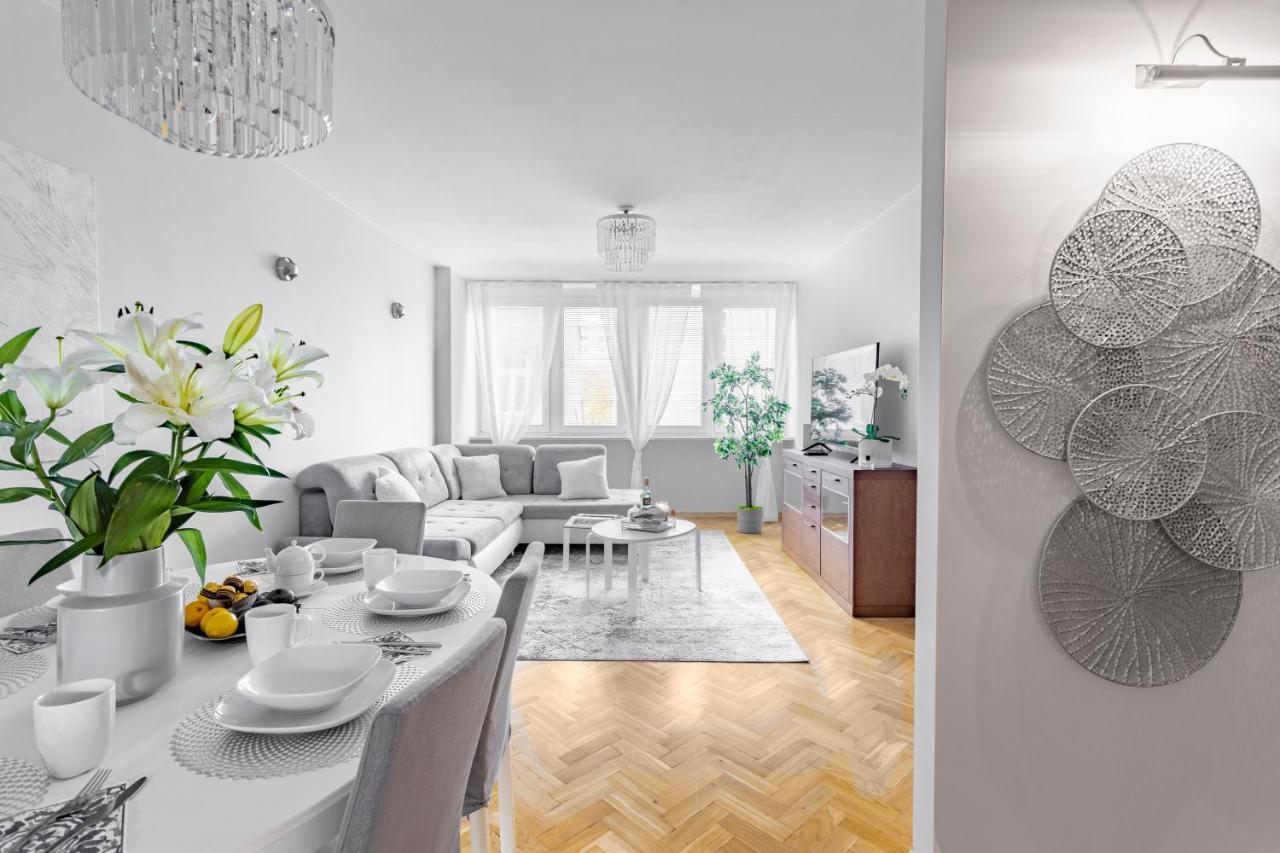 Hala Mirowska Apartments วอร์ซอ ภายนอก รูปภาพ